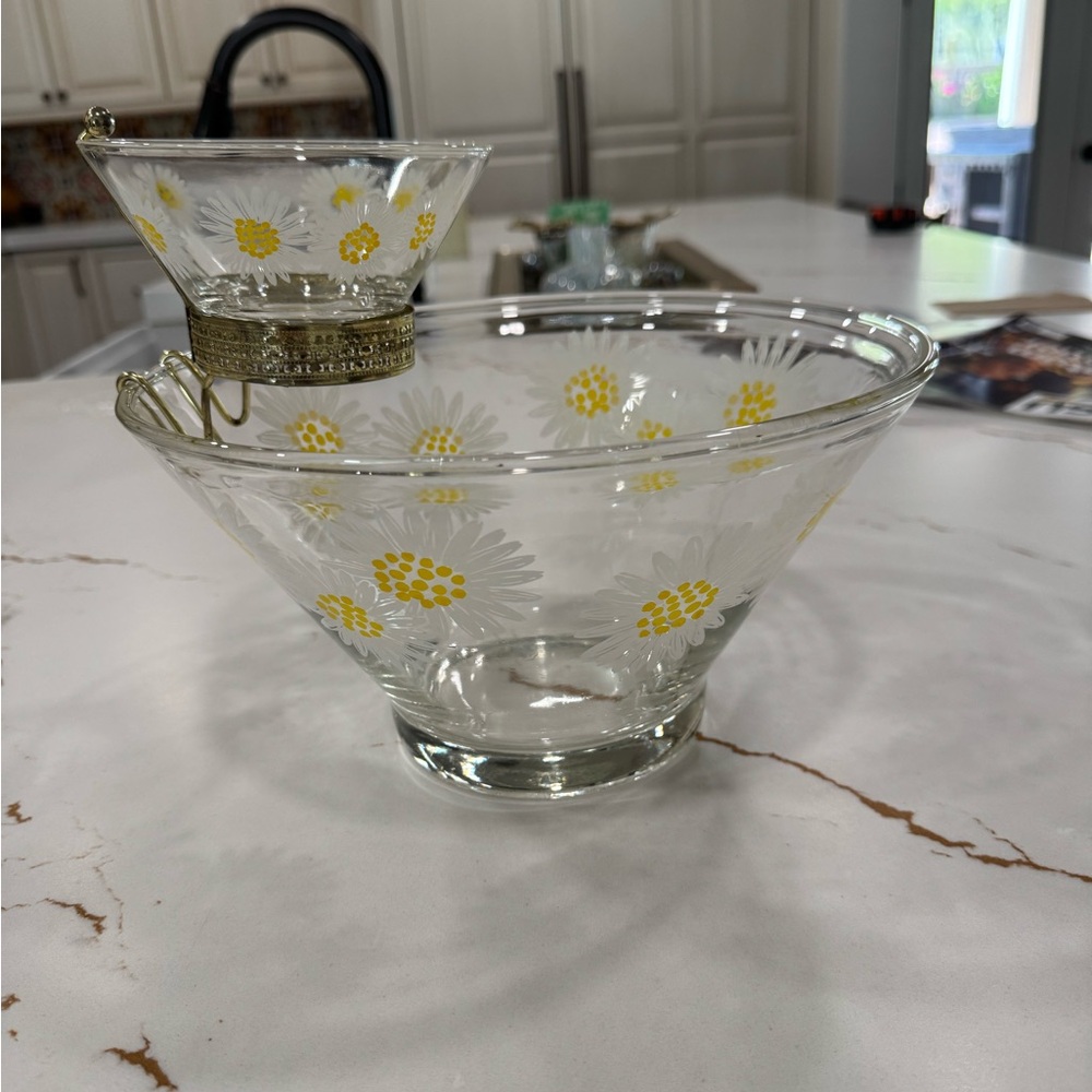 Vintage Anchor Hocking Daisy chip and dip set, includes bracket